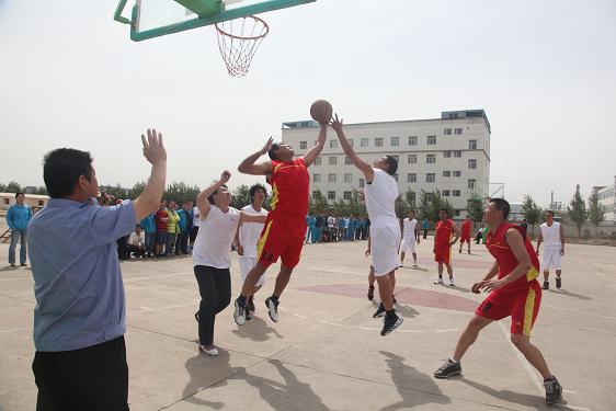 ��Ա�ڳ��Ϸ���ƴ��